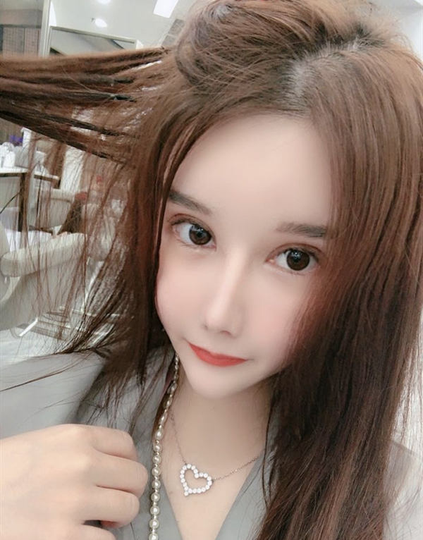 迪拜伴游大学生